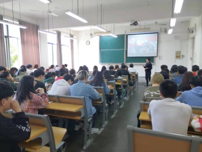 晨会课堂开展“四史”思政大课学习活动 晨会课堂开展“四史”思政大课学习活动